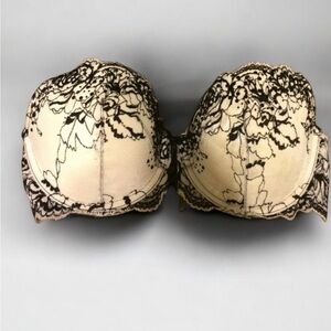 Victoria’s Secret Very Sexy Lace PushUp Bra–Black Ivory Embroidered LingerieNWOT